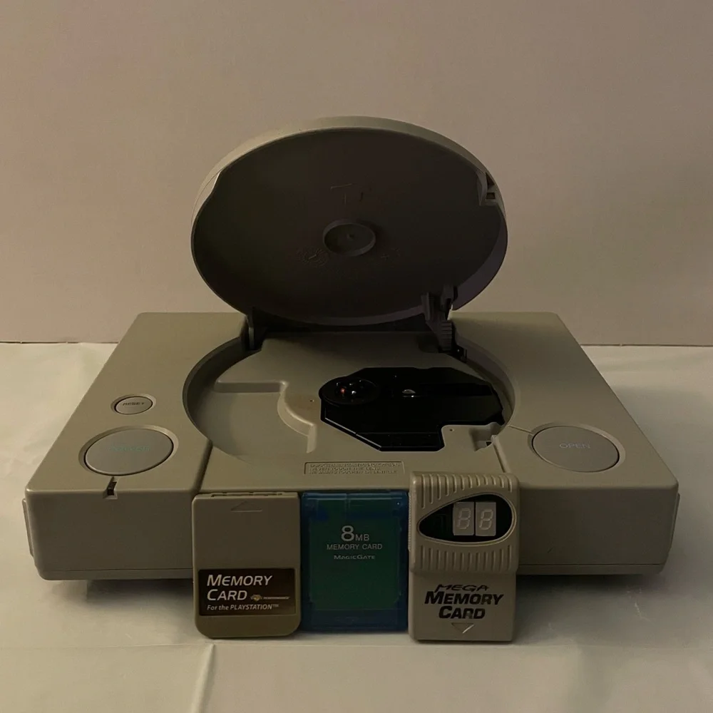 PLAYSTATION 1 WITH TWO CONTROLLERS AND 3 MEMORY STICKS NO CORDS